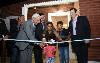 El senador Zamora entregó 16 viviendas sociales en Campo Gallo