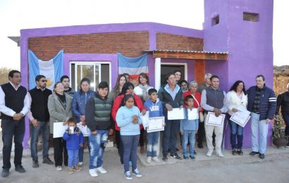 Familias de parajes del departamento Quebrachos accedieron a las viviendas sociales