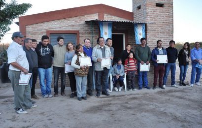 Entrega de 13 viviendas sociales en Pozo Hondo, Dpto. Jiménez