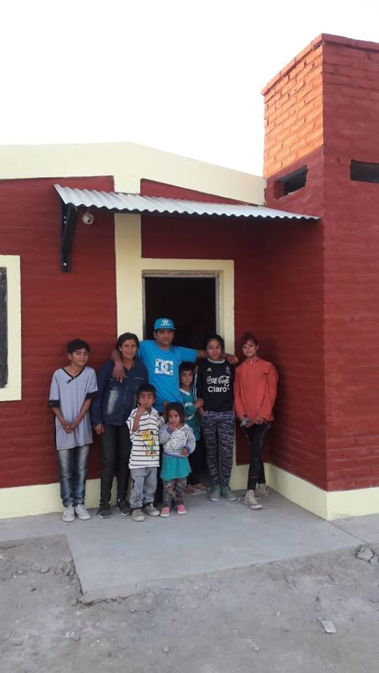 38633613_1922019471152152_2241135955350126592_n