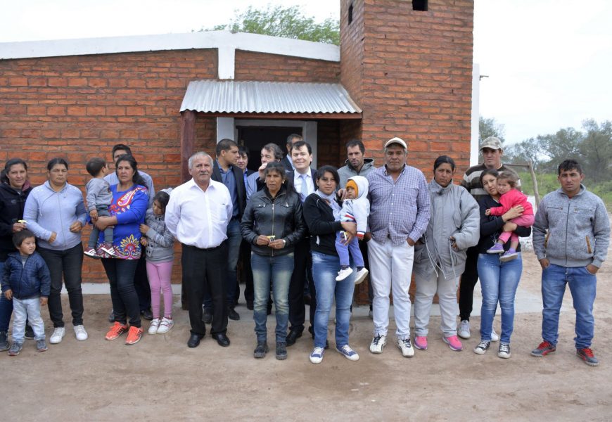 El Gobernador de la Provincia, Dr. Gerardo Zamora, inauguró 12 Viviendas Sociales El Gobernador de la Provincia, Dr. Gerardo Zamora, inauguró 12 Viviendas Sociales