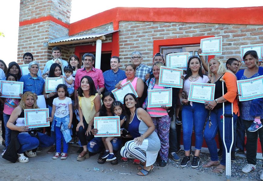 Inauguración de 23 viviendas en el Paraje Bajo Grande, Departamento Banda Inauguración de 23 viviendas en el Paraje Bajo Grande, Departamento Banda