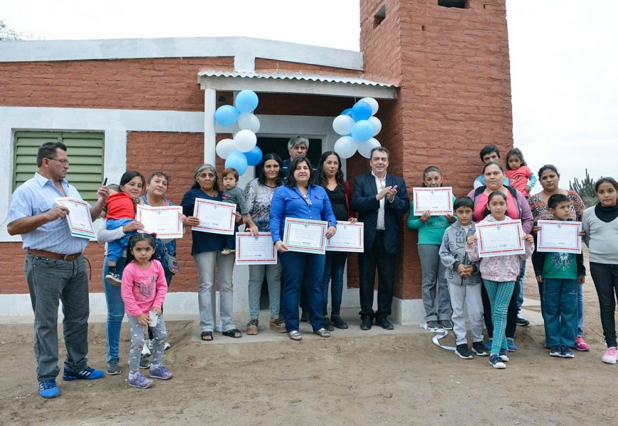 Entrega de Viviendas Sociales en Dpto. Sarmiento Entrega de Viviendas Sociales en Dpto. Sarmiento