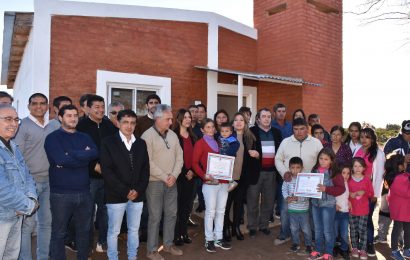 28 Familias de Dpto. Avellaneda recibieron viviendas sociales