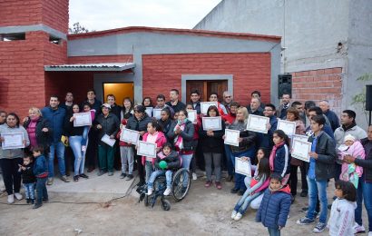 29 familias de Dpto. Río Hondo fueron beneficiadas con viviendas sociales