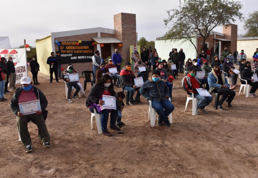 Entrega de 16 viviendas sociales en Dpto. Figueroa Entrega de 16 viviendas sociales en Dpto. Figueroa