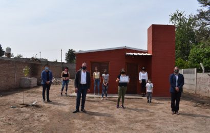 Entrega de Viviendas Sociales en Dpto. Choya