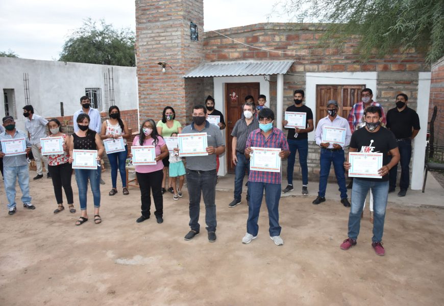 Entrega de 30 viviendas sociales en Dpto. Pellegrini