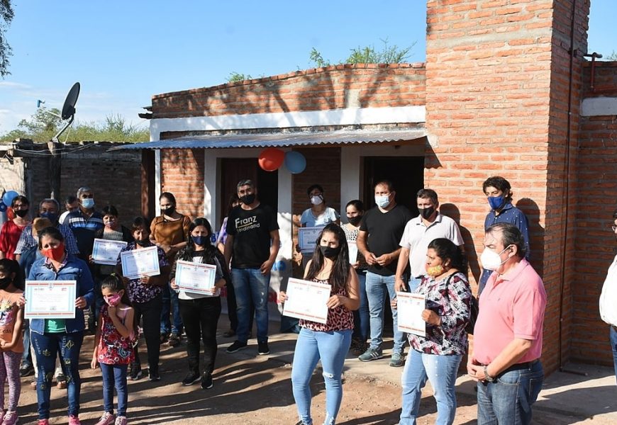 Entrega de 11 viviendas sociales en Dpto. Figueroa