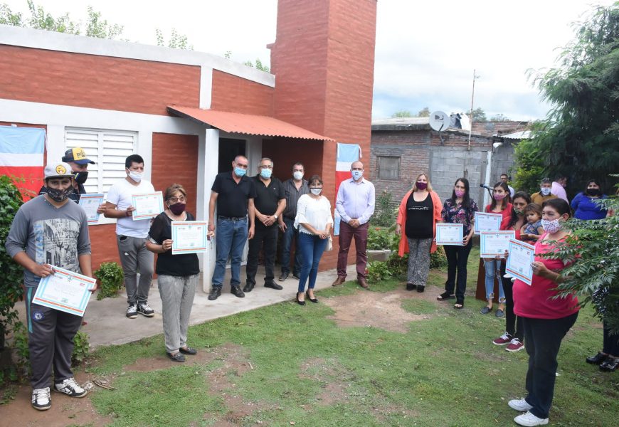 11 viviendas sociales inauguradas en Dpto. Guasayan