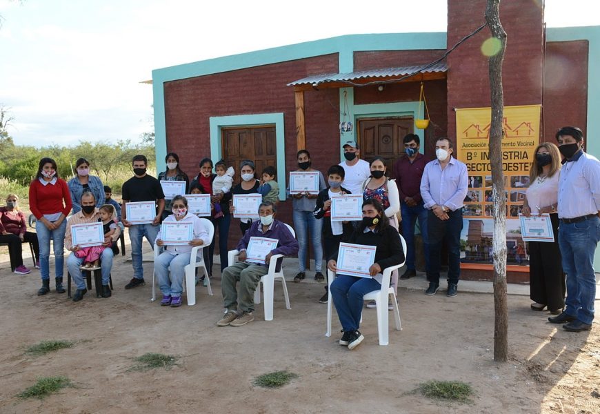 Entrega de Viviendas Sociales en Dpto. Silípica