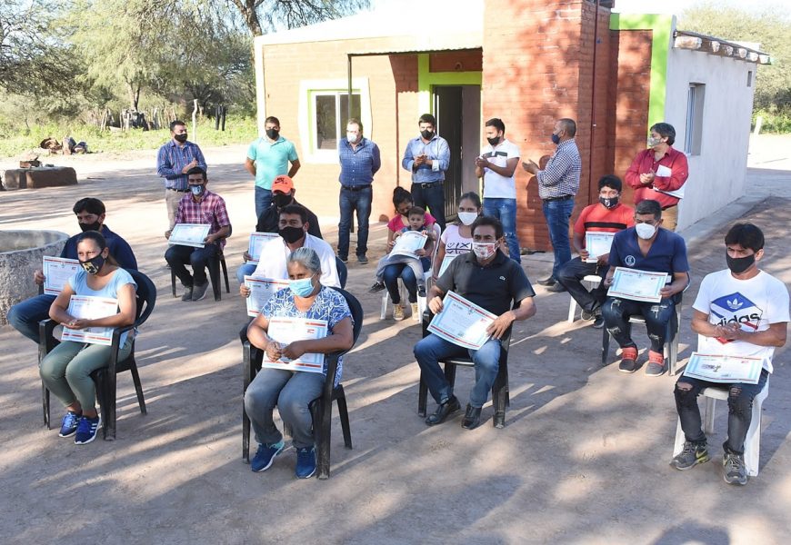Entrega de 12 viviendas sociales en Dpto. Moreno