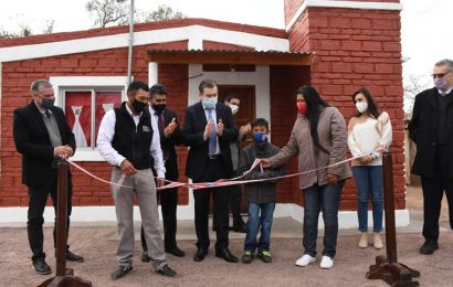 Entrega de 15 viviendas sociales en Dpto. Salavina