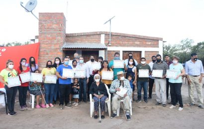 Entrega de 15 Viviendas Sociales en Dpto Pellegrini