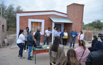 Entrega de 15 Viviendas Sociales en  Dpto. Atamisqui