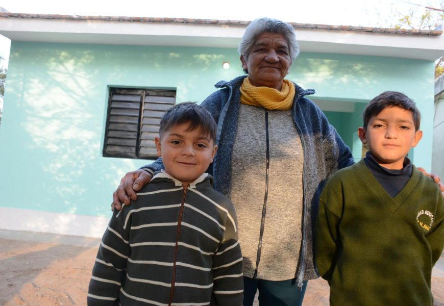 Entrega de Viviendas Sociales en Dpto. Capital y Banda