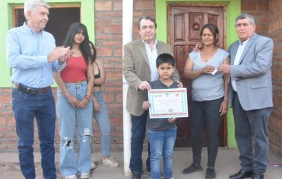Entrega de 26 Viviendas Sociales en Dpto. Pellegrini