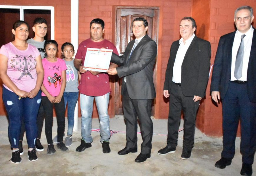 Entrega de 6 Viviendas Sociales en Dpto. Avellaneda Entrega de 6 Viviendas Sociales en Dpto. Avellaneda