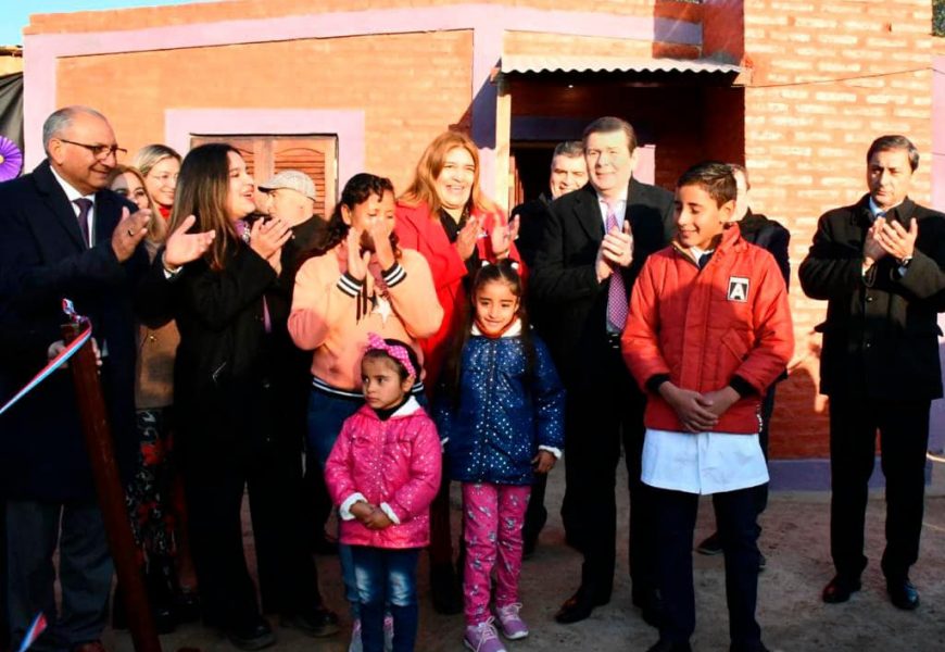 Entrega de 16 Viviendas Sociales en Dpto. Silípica