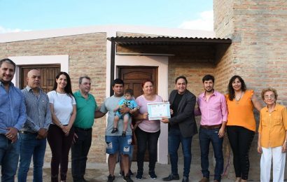 22 Viviendas Sociales entregadas en Dptos. Guasayán y Choya