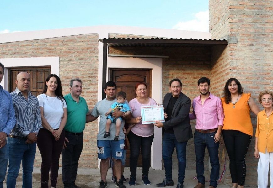 22 Viviendas Sociales entregadas en Dptos. Guasayán y Choya