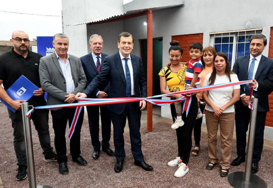 Entrega simbólica de 28 viviendas sociales en Dpto. Capital