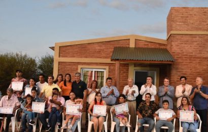 Entrega de 19 Viviendas Sociales en Dpto. Jiménez