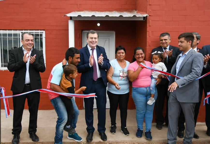 Entrega de 28 Viviendas Sociales en Dpto. Juan Felipe Ibarra